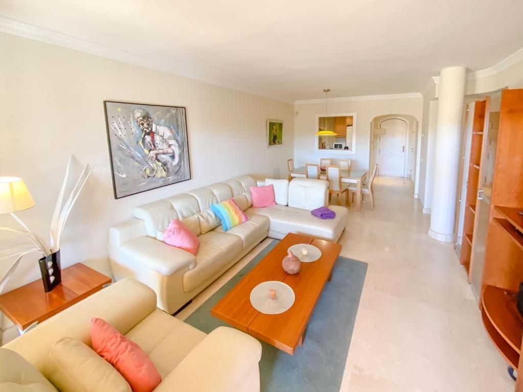 Apartamento En Los Patios De Santa Maria Golf Marbella Eksteriør billede