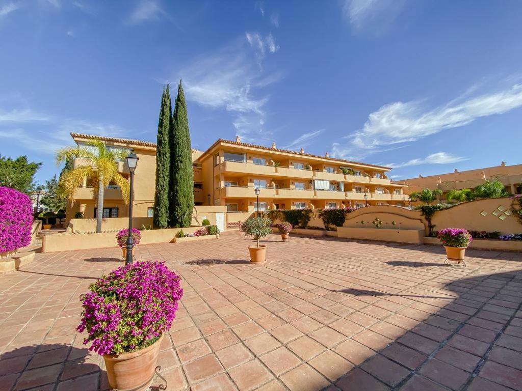Apartamento En Los Patios De Santa Maria Golf Marbella Eksteriør billede