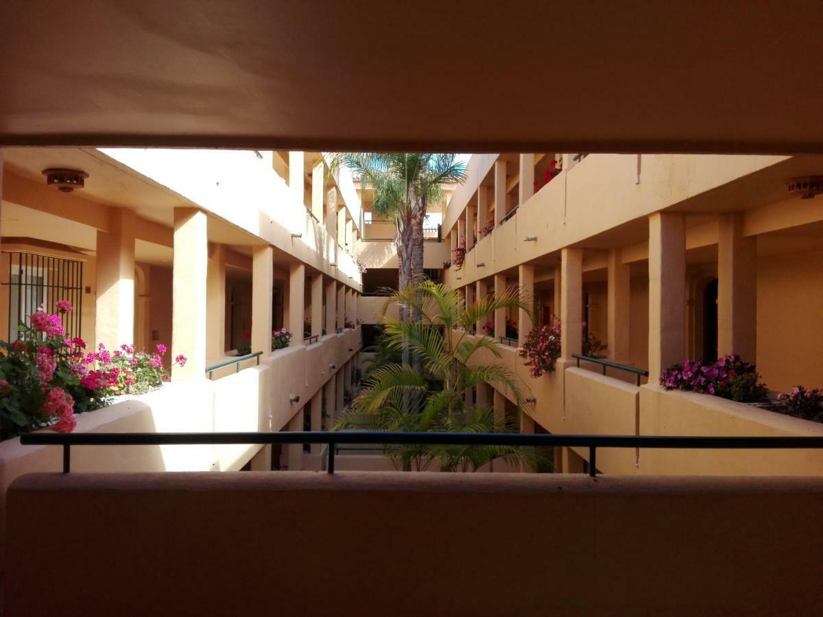 Apartamento En Los Patios De Santa Maria Golf Marbella Eksteriør billede