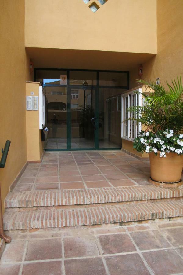 Apartamento En Los Patios De Santa Maria Golf Marbella Eksteriør billede