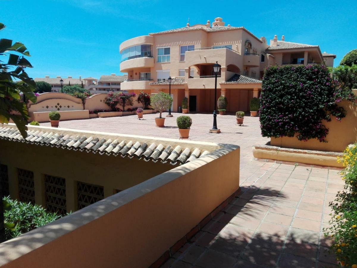 Apartamento En Los Patios De Santa Maria Golf Marbella Eksteriør billede